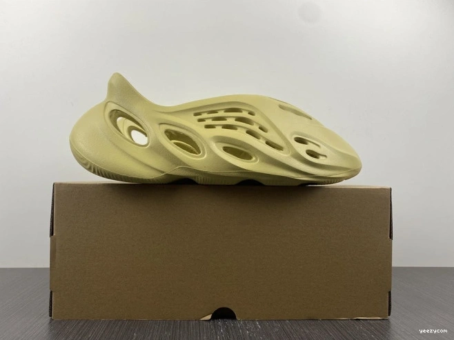 Sulfur GV6775 Foam RNNR Adidas Yeezy 1125